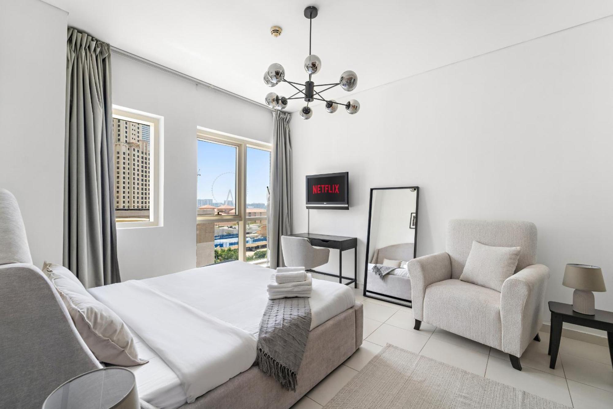 Vayk - Exclusive 1 Bedroom With Eye Views Apartment Dubai