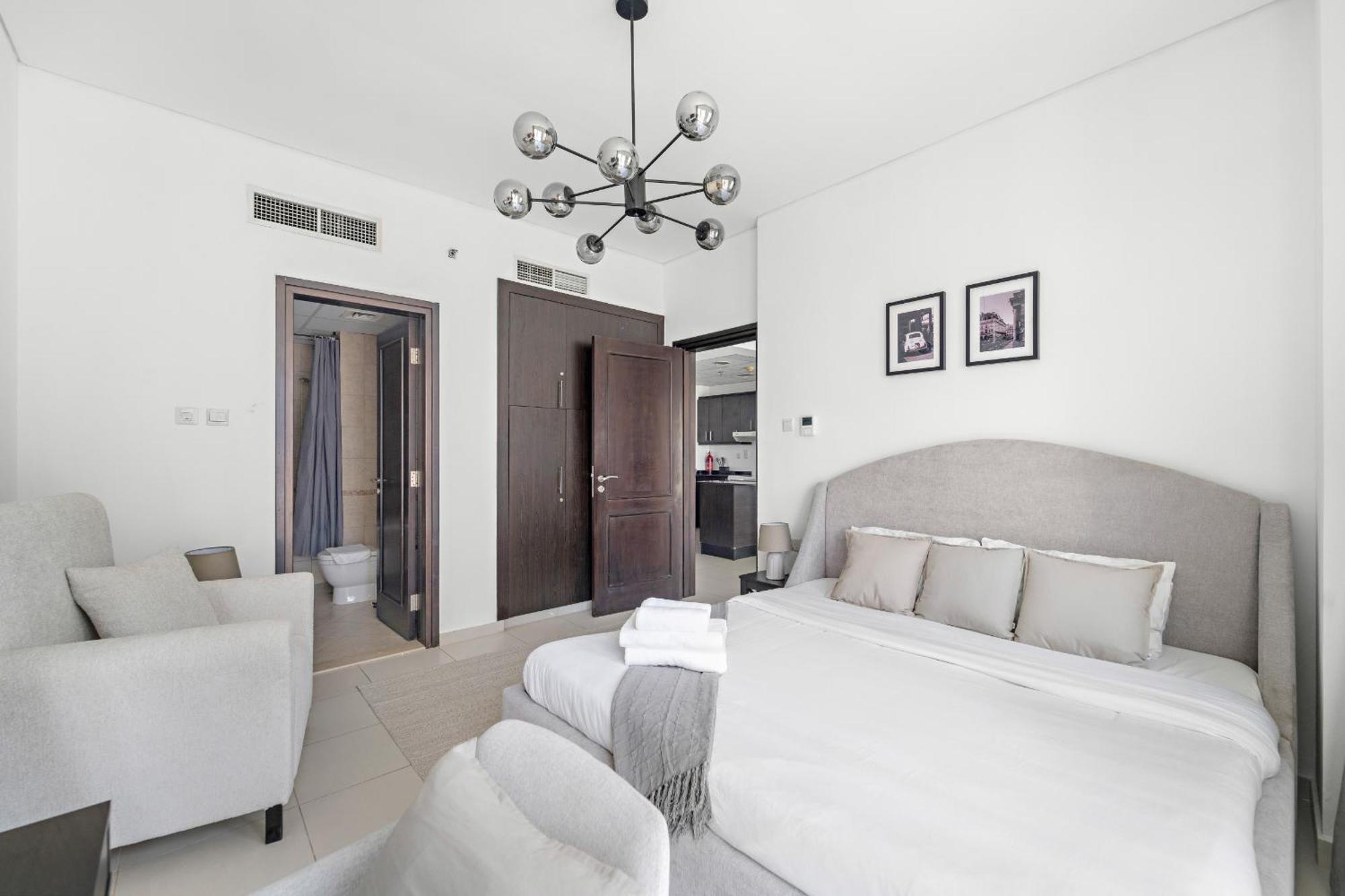 Vayk - Exclusive 1 Bedroom With Eye Views Apartment Dubai