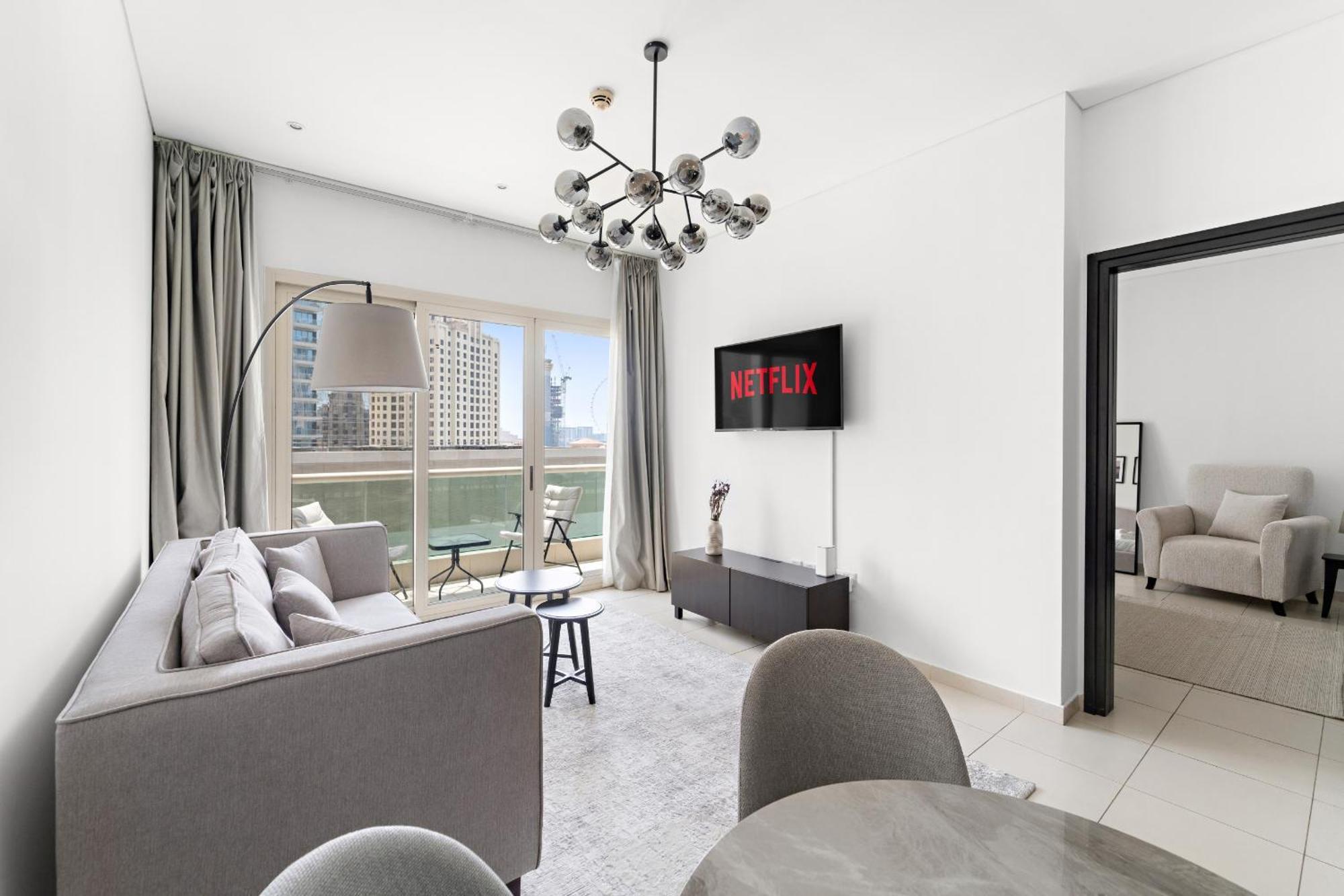 Vayk - Exclusive 1 Bedroom With Eye Views Apartment Dubai