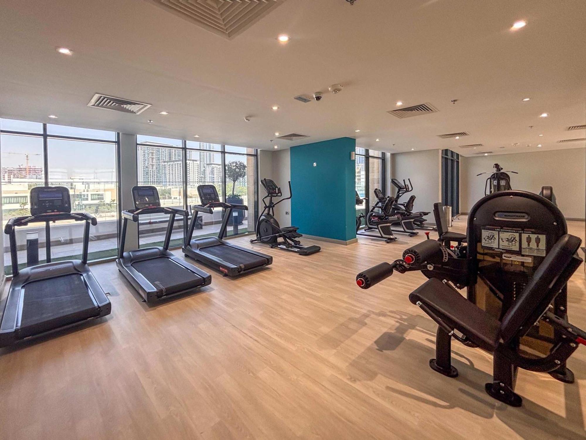 Frank Porter - Azizi Riviera 23 Apartment Dubai