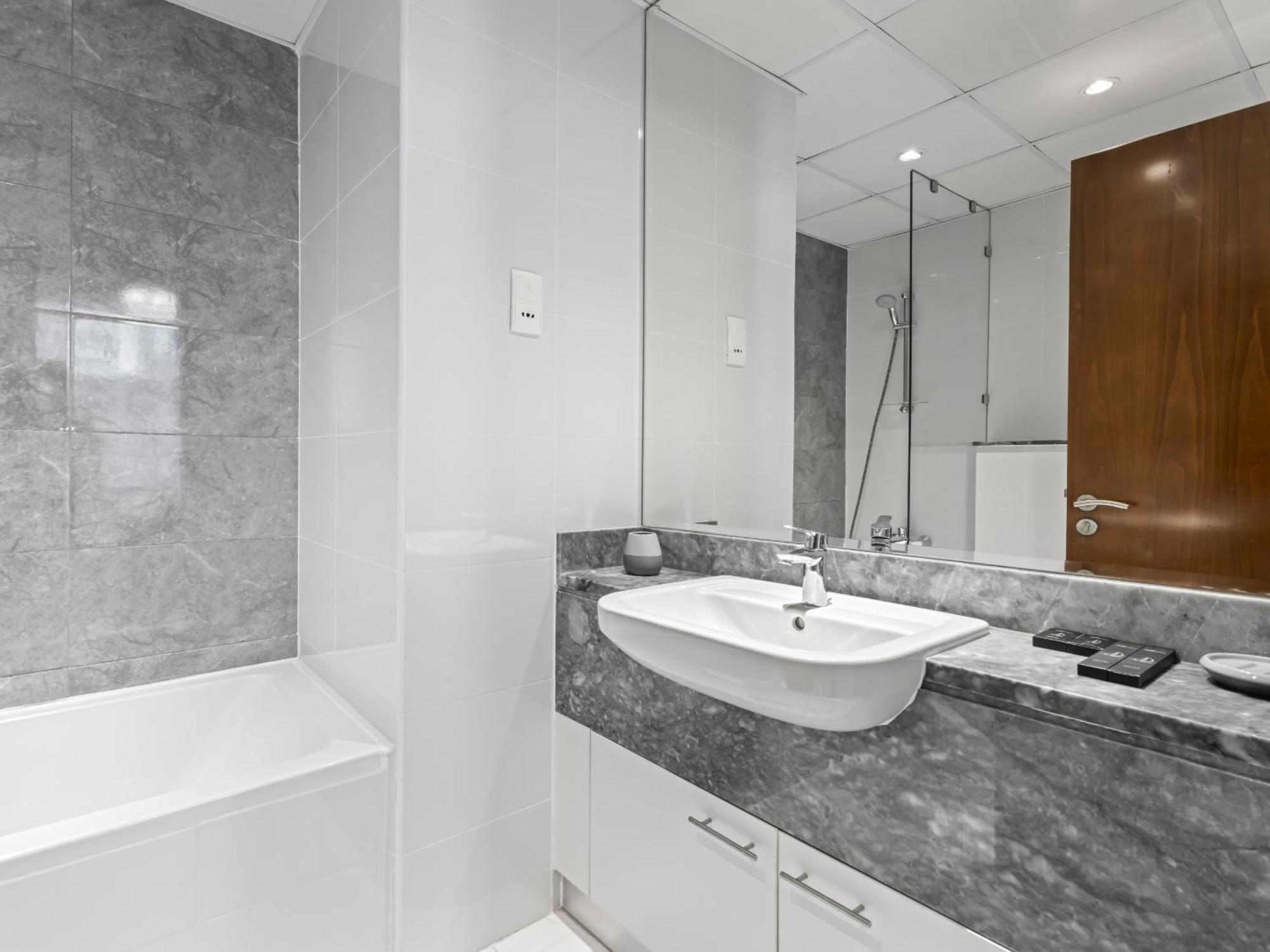 Elegant 1-bdr Retreat With Stunning Views -noura Tower 37 Dubai