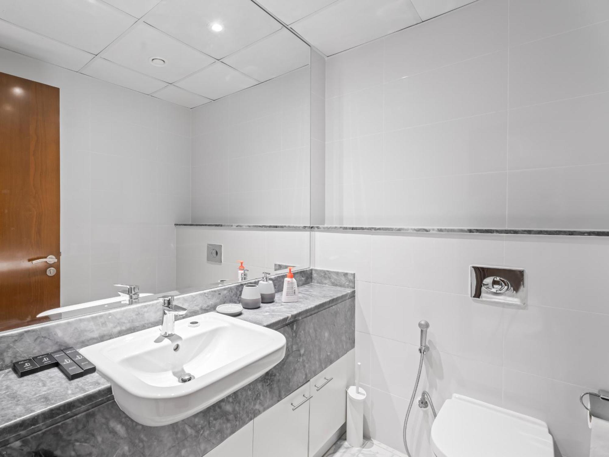 Apartment Elegant 1-bdr Retreat With Stunning Views -noura Tower 37 *