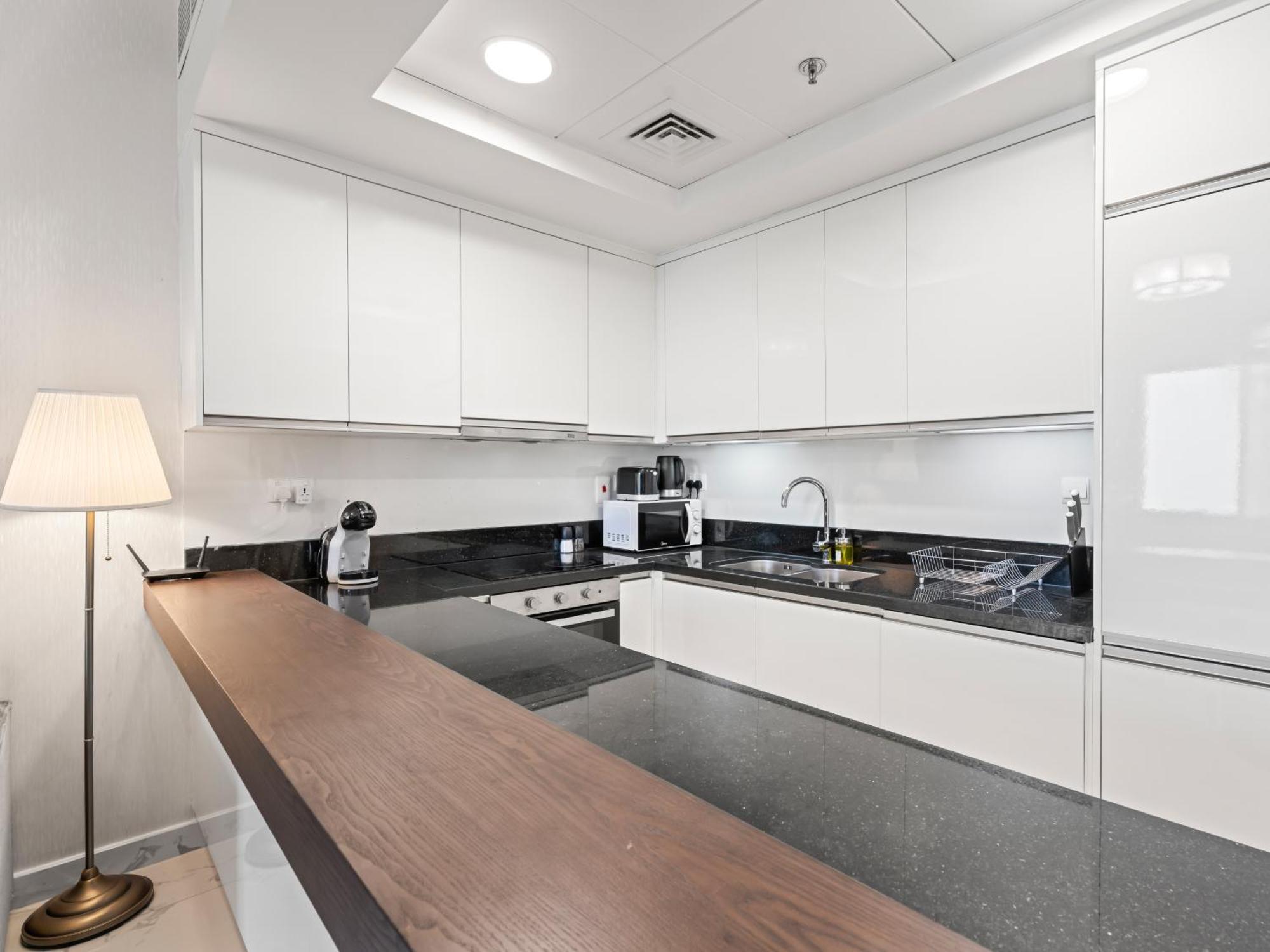 Elegant 1-bdr Retreat With Stunning Views -noura Tower 37 Dubai