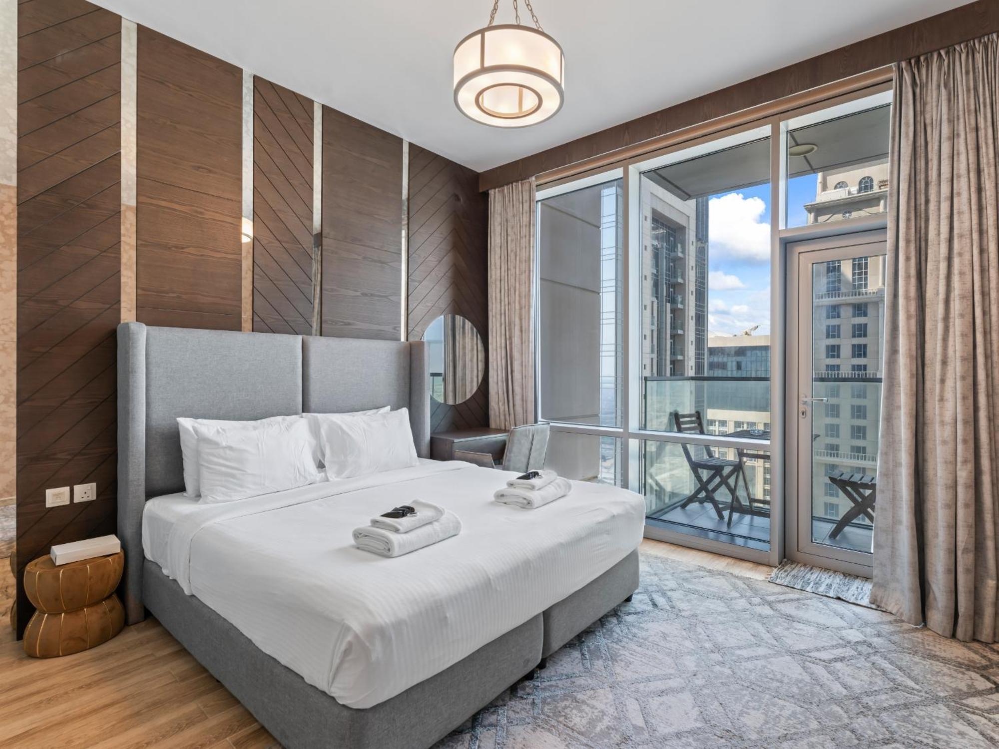 Elegant 1-bdr Retreat With Stunning Views -noura Tower 37 Apartment *