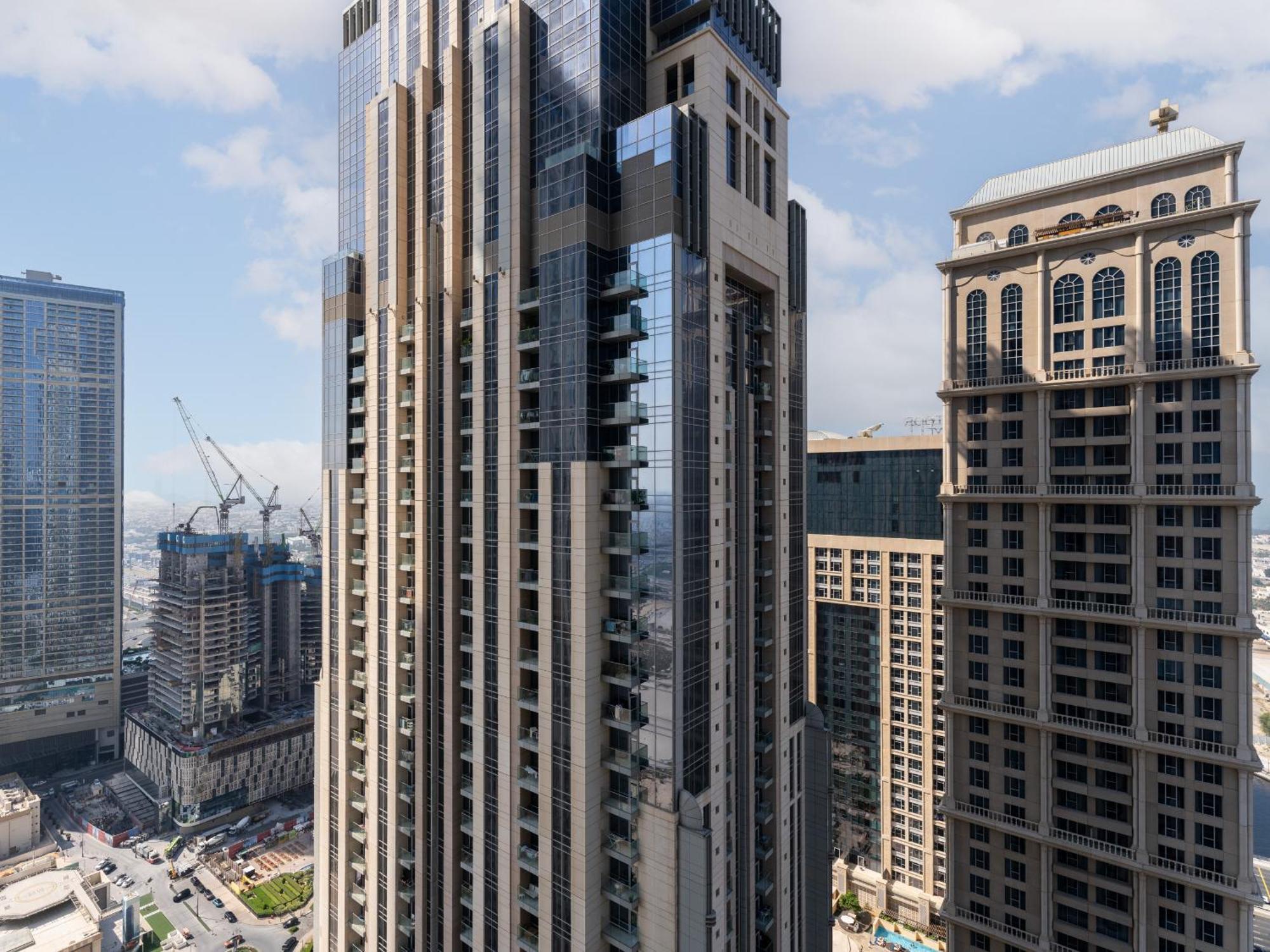 Elegant 1-bdr Retreat With Stunning Views -noura Tower 37 * Dubai