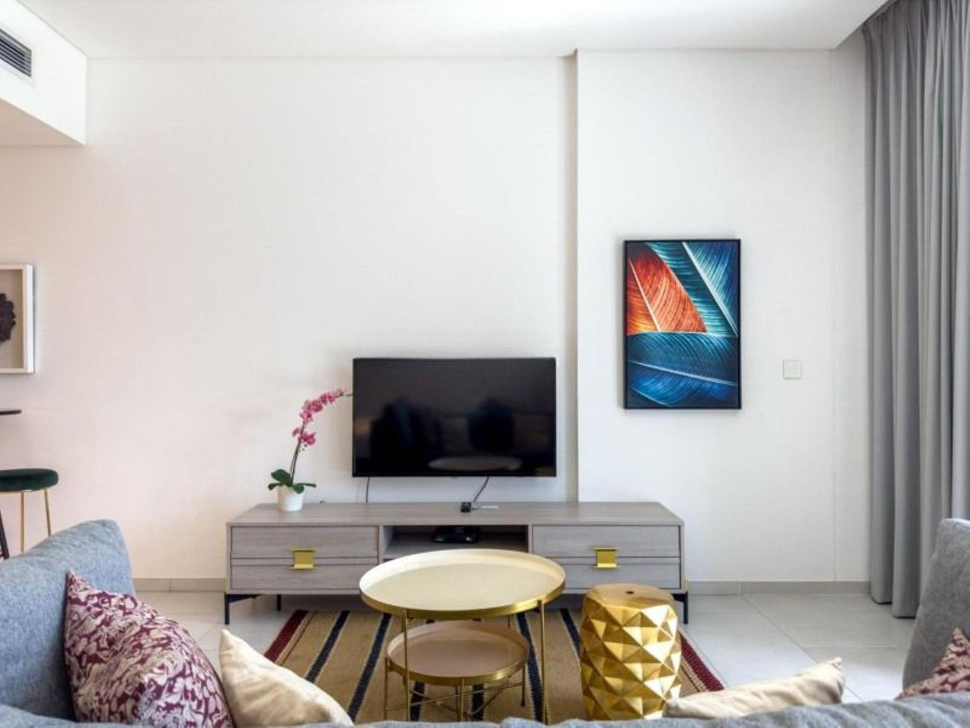Soothing Getaway In Marquise Square -business Bay Apartment Dubai