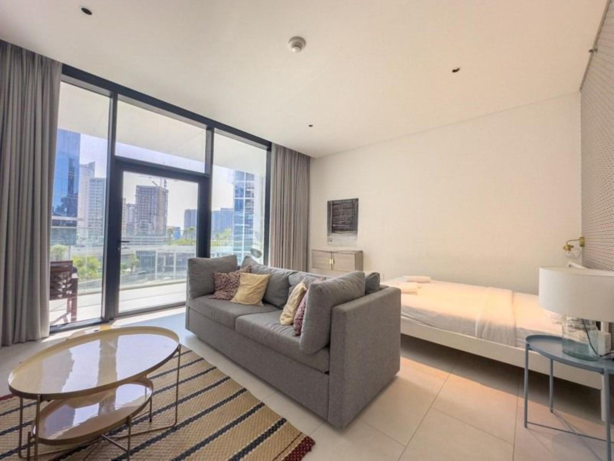 Soothing Getaway In Marquise Square -business Bay Apartment *