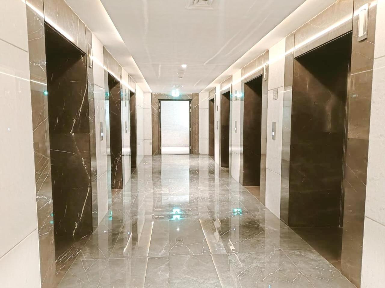 Modern High-rise In The Heart Of Business Bay * Dubai