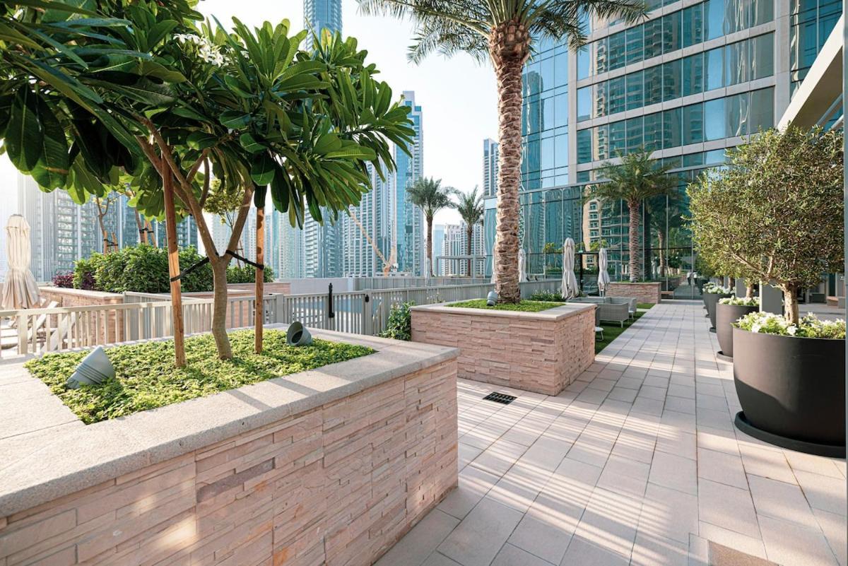 Apartment Spacious 1bedroom Study Steps From Mall Dubai