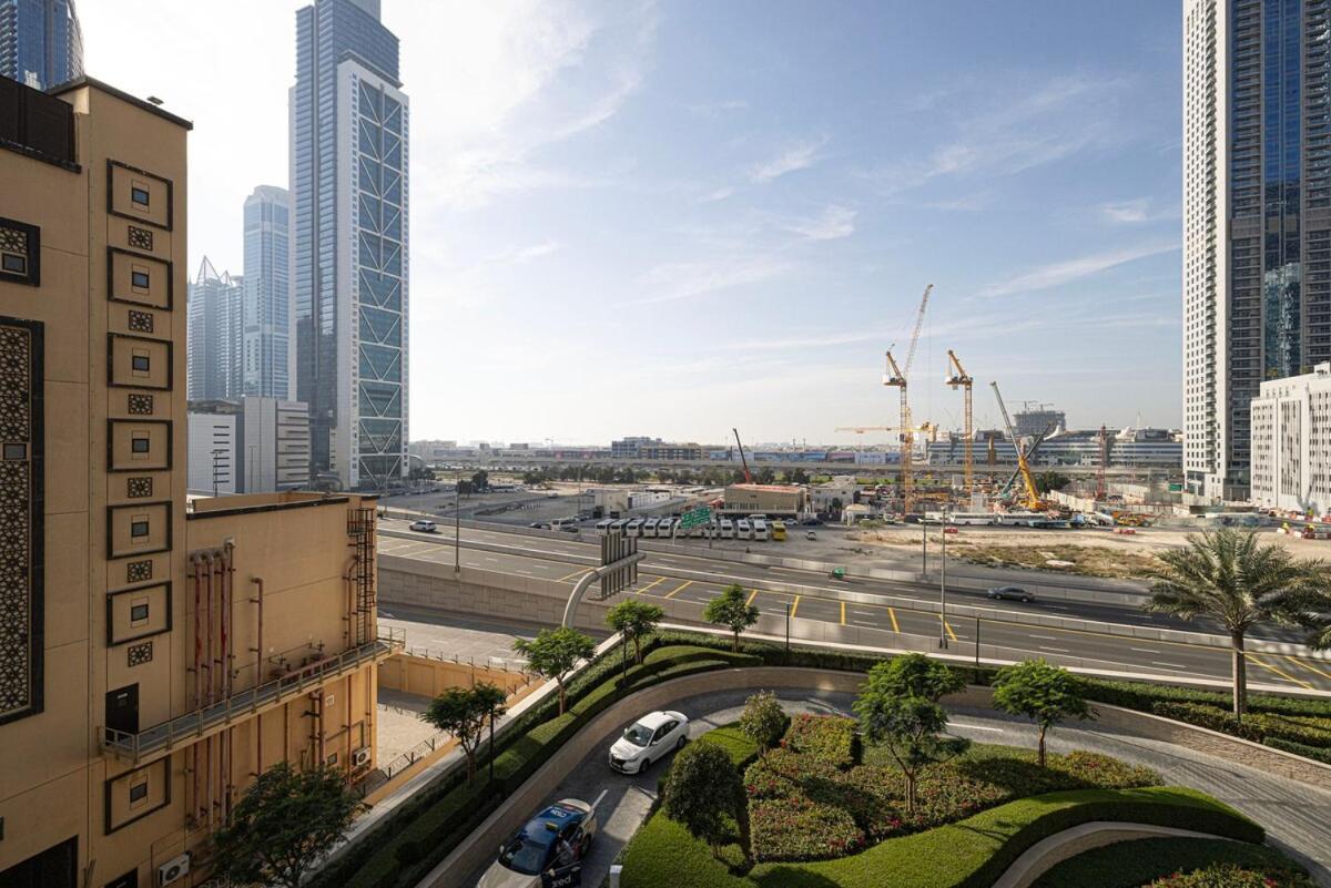 Spacious 1bedroom Study Steps From Mall Dubai