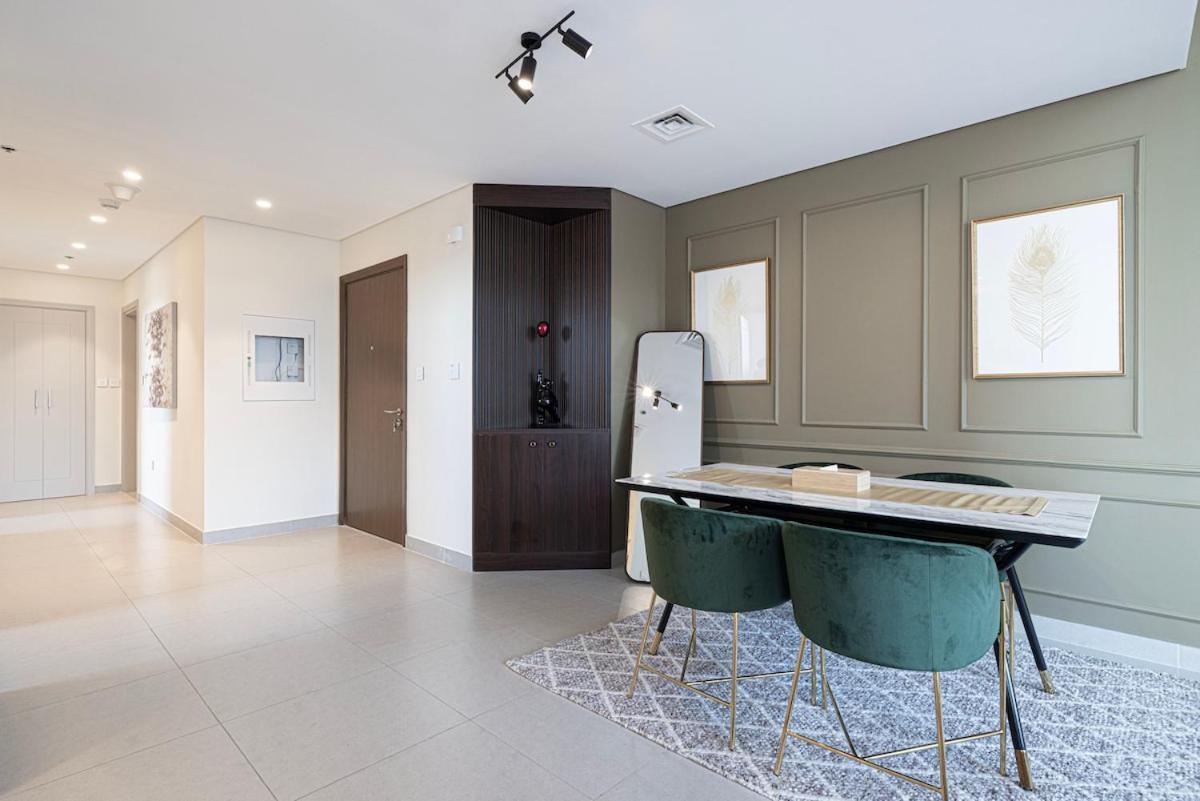 Spacious 1bedroom Study Steps From Mall Apartment *