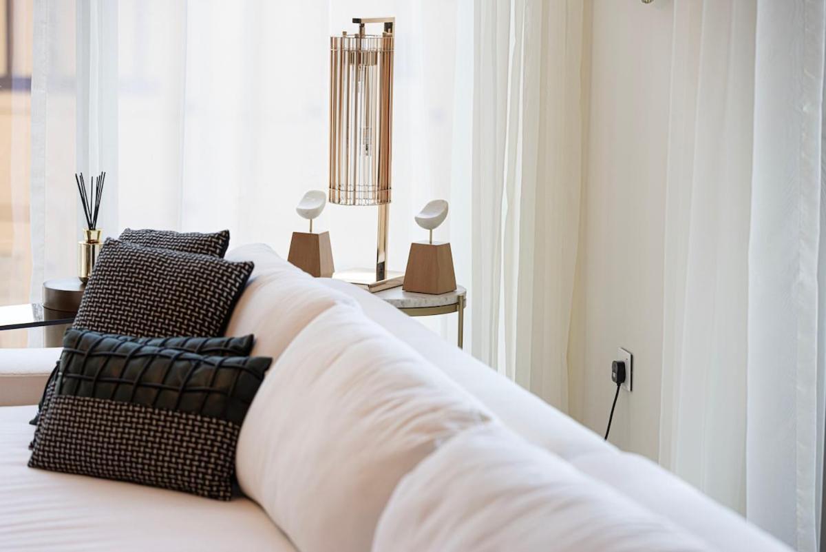 Spacious 1bedroom Study Steps From Mall Dubai