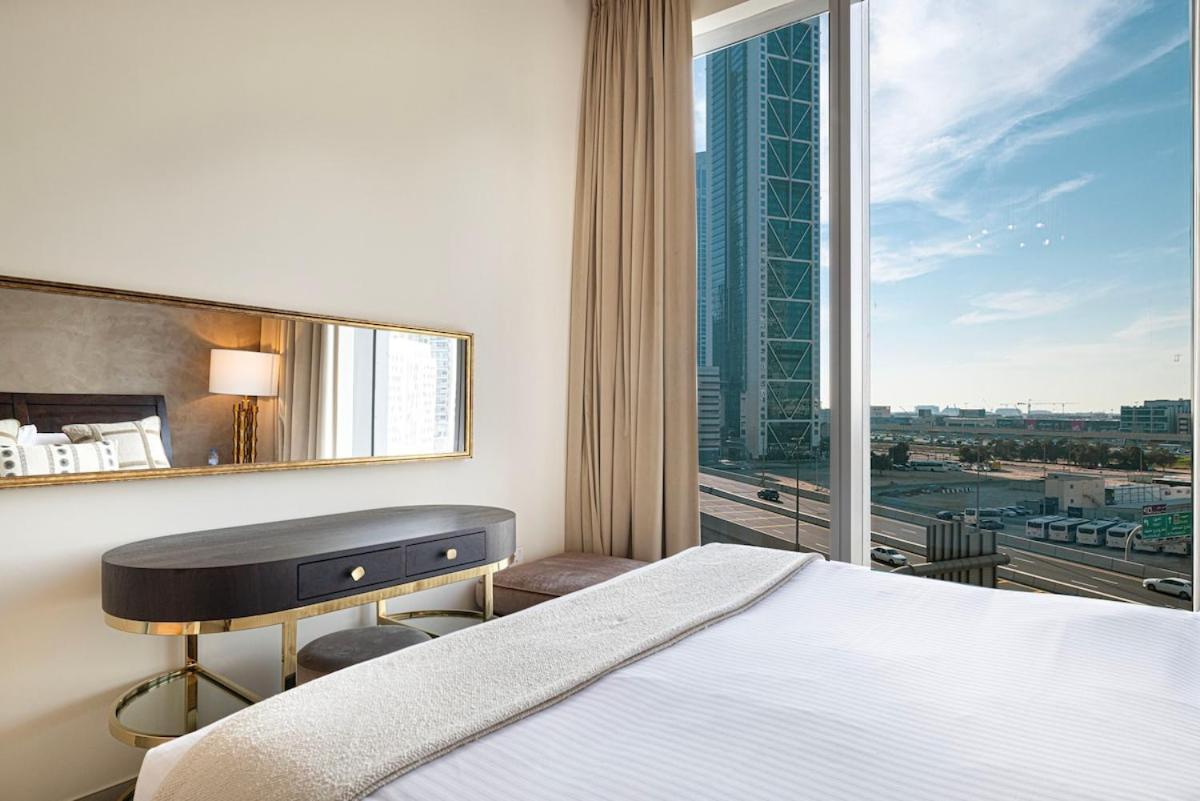 Spacious 1bedroom Study Steps From Mall Dubai
