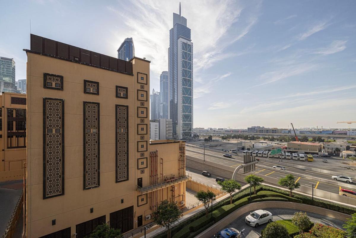 Spacious 1bedroom Study Steps From Mall * Dubai