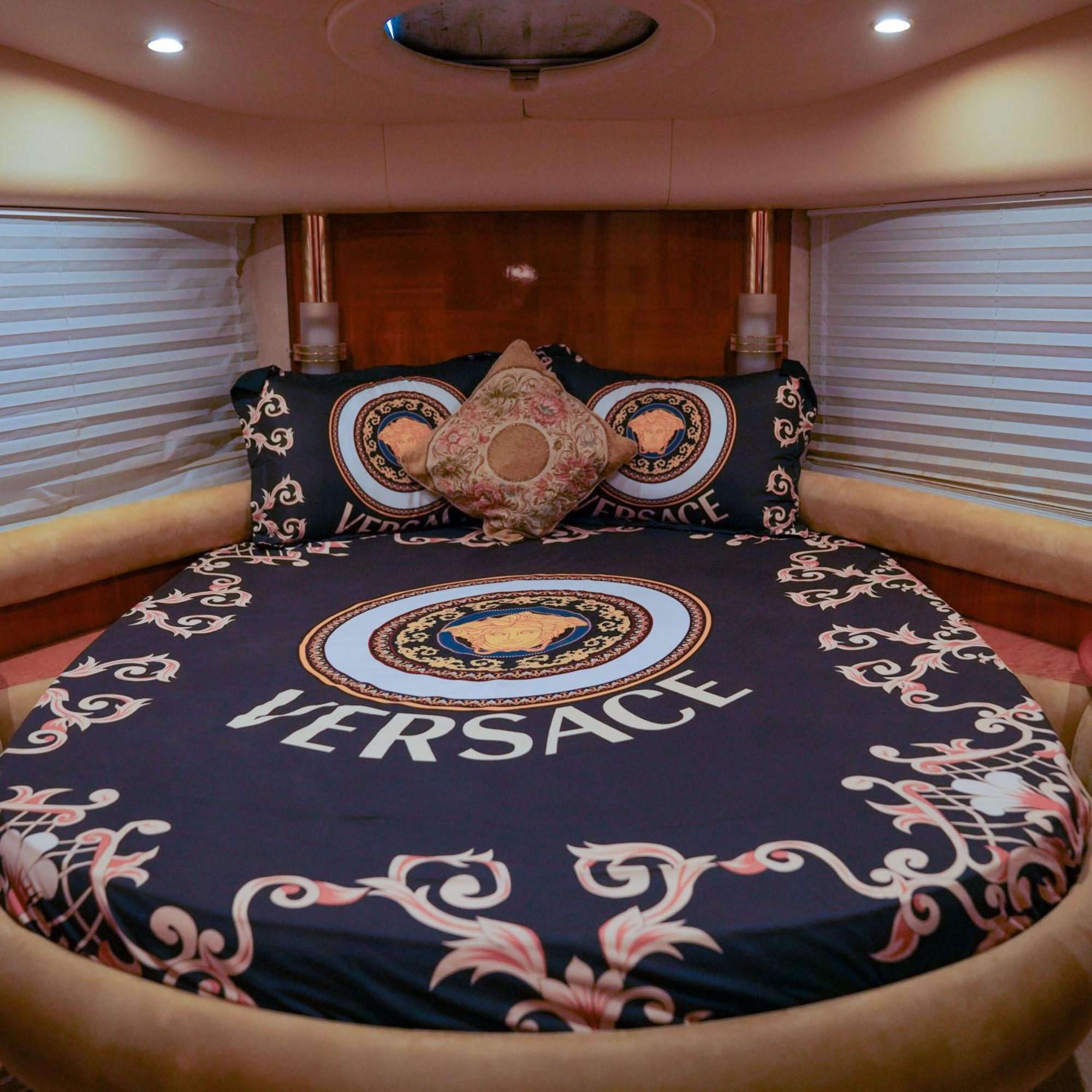 Botel Ziyana Yachts Dubai