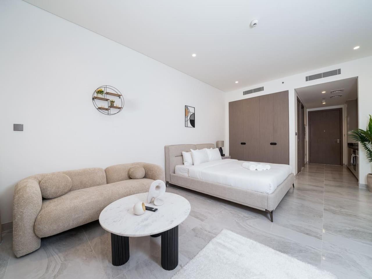 Luxury In Peninsula Five, Business Bay Apartment