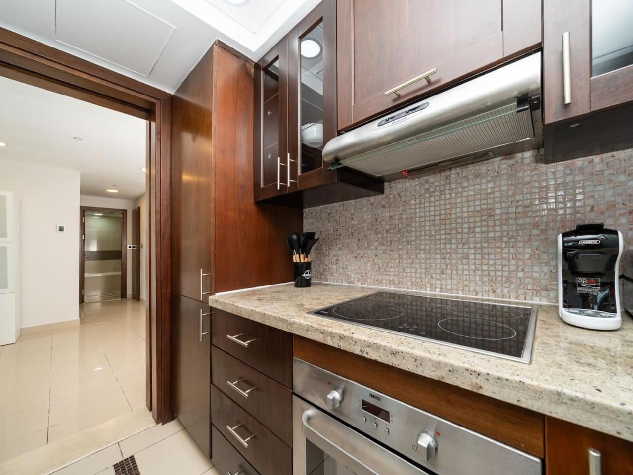 Stylish And Cozy 1 Bed With Marina Views Apartment *
