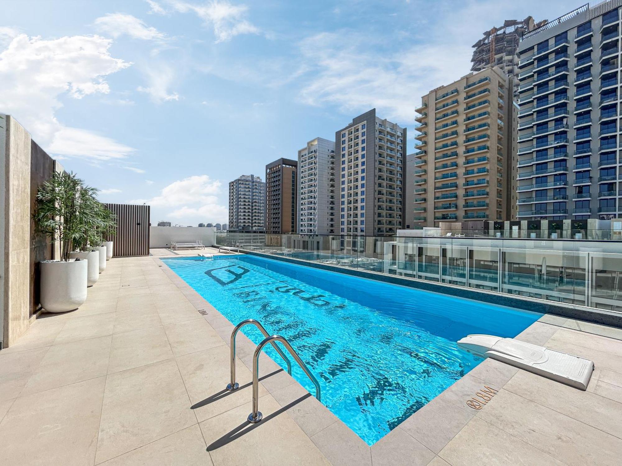 Apartment Exquisite Brand New In The Heart Of Jvc *
