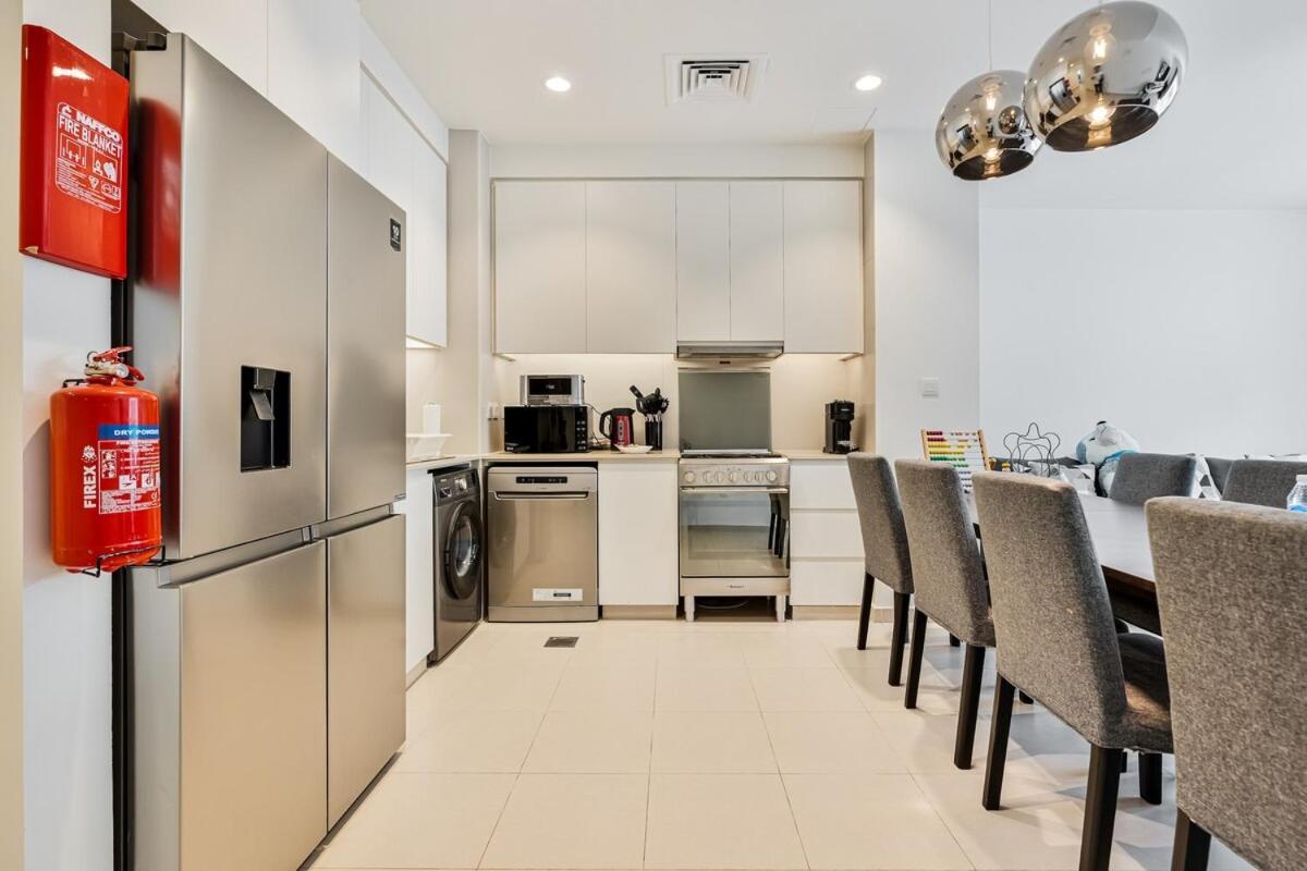 Bright And Airy 2br, Family-friendly With Pool And Gym Villa