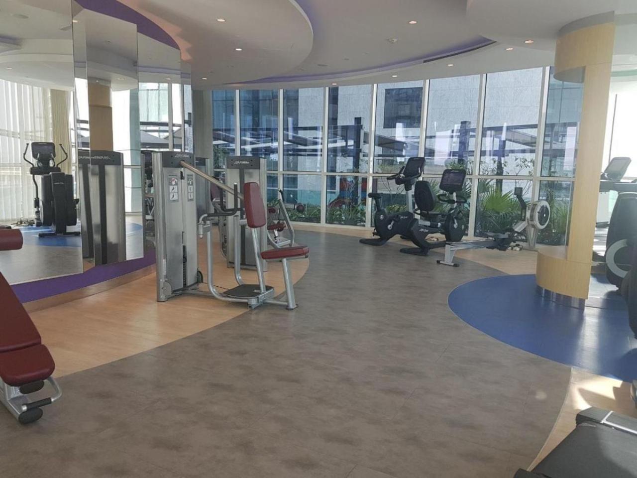 Upper Crest - Vibrant One Bedroom In Downtown Apartment *
