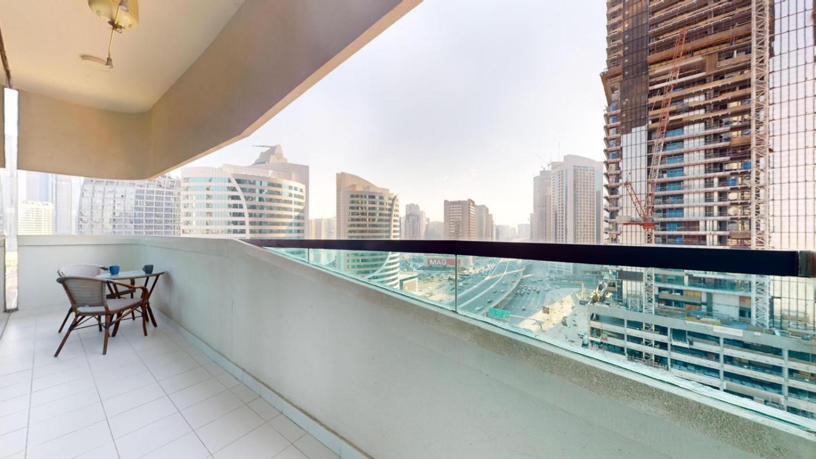 Apartment Upper Crest - Vibrant One Bedroom In Downtown *