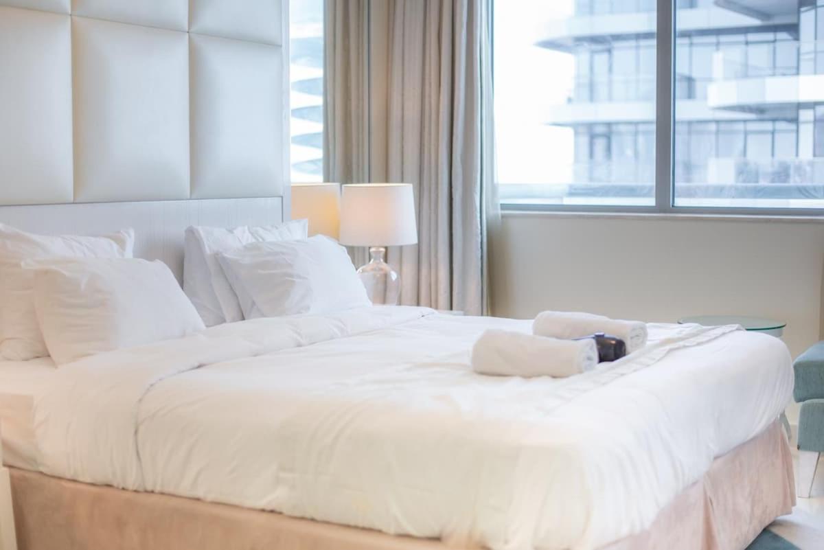 Elegant 1-bedroom For 2 At Downtown With Stunning Canal & Skyline Views * Dubai