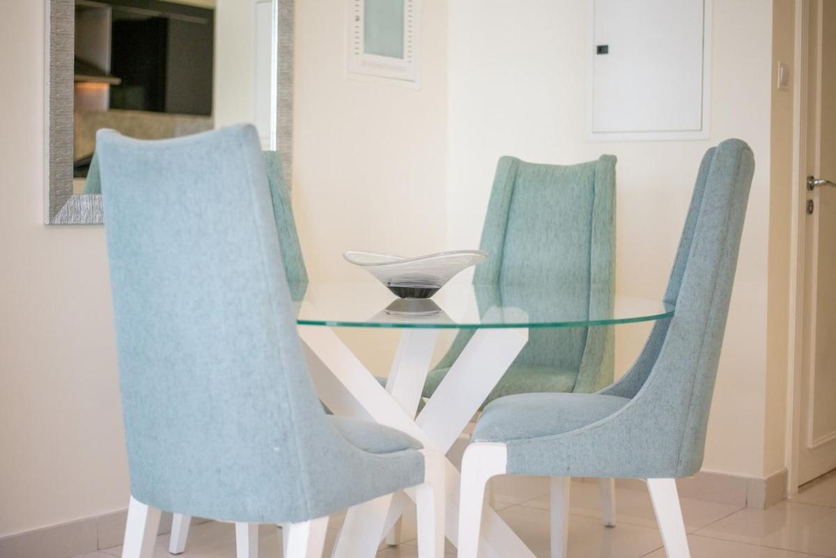 Elegant 1-bedroom For 2 At Downtown With Stunning Canal & Skyline Views Apartment Dubai