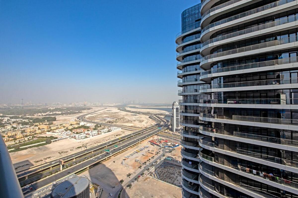 Elegant 1-bedroom For 2 At Downtown With Stunning Canal & Skyline Views Dubai