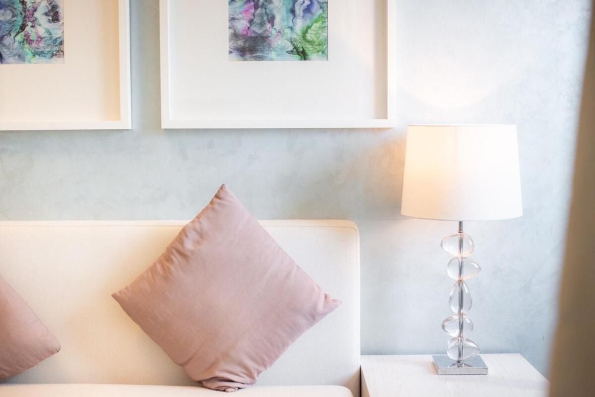 Elegant 1-bedroom For 2 At Downtown With Stunning Canal & Skyline Views * Dubai