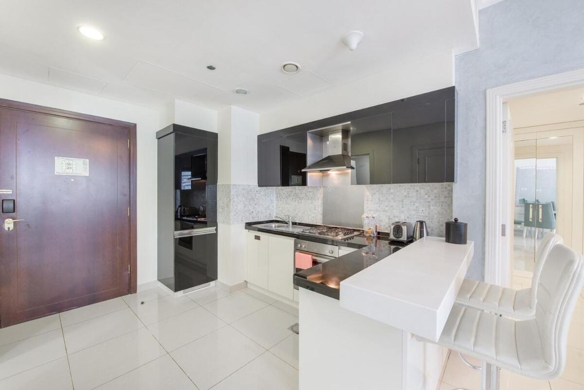 Elegant 1-bedroom For 2 At Downtown With Stunning Canal & Skyline Views Apartment