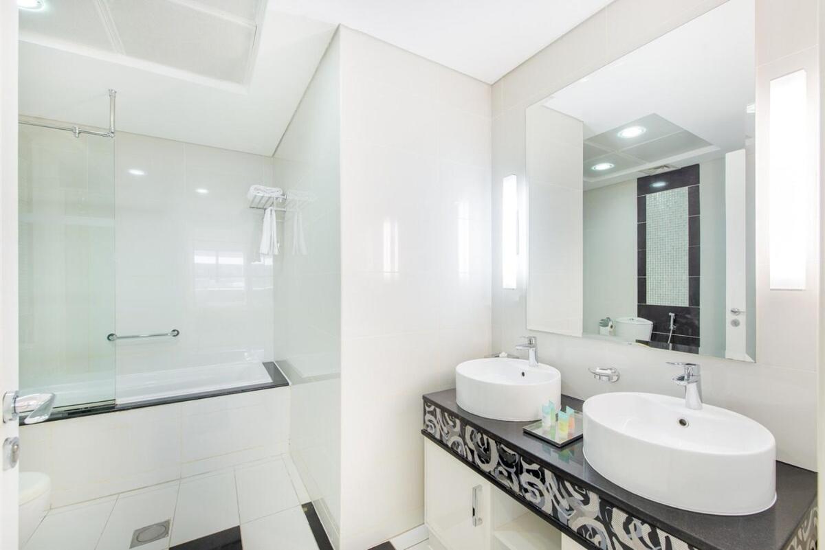 Elegant 1-bedroom For 2 At Downtown With Stunning Canal & Skyline Views Apartment