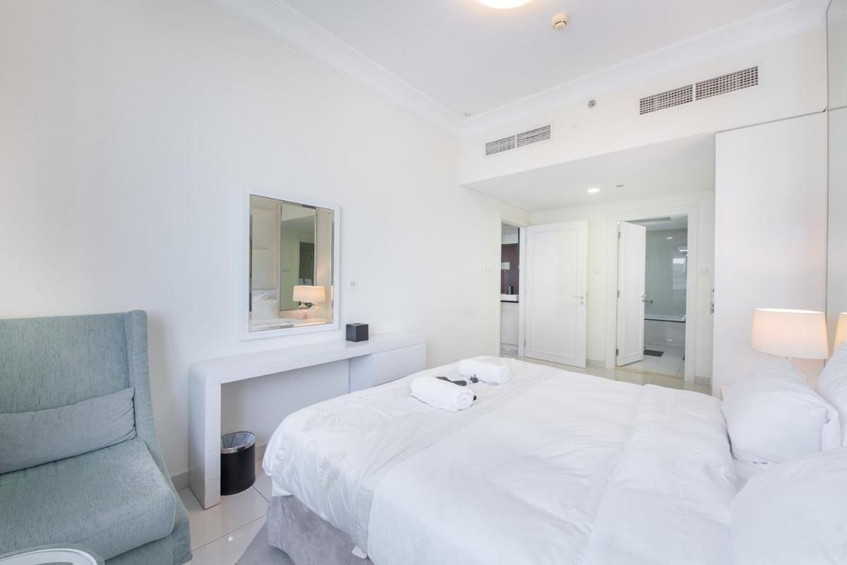Elegant 1-bedroom For 2 At Downtown With Stunning Canal & Skyline Views Apartment Dubai