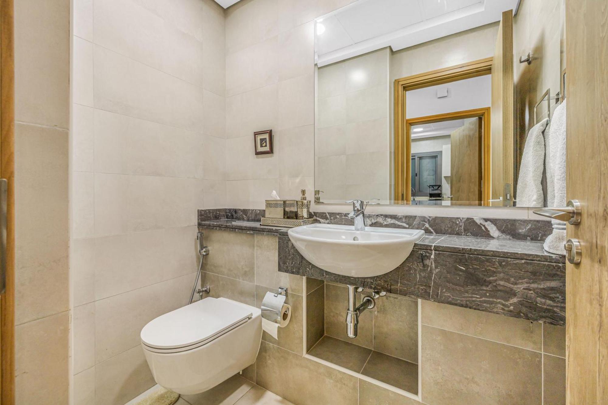 Lovely Modern 1br In The Bay Tower Next To Canal, 10min Drive To Burj Khalifa And Mall Apartment Dubai