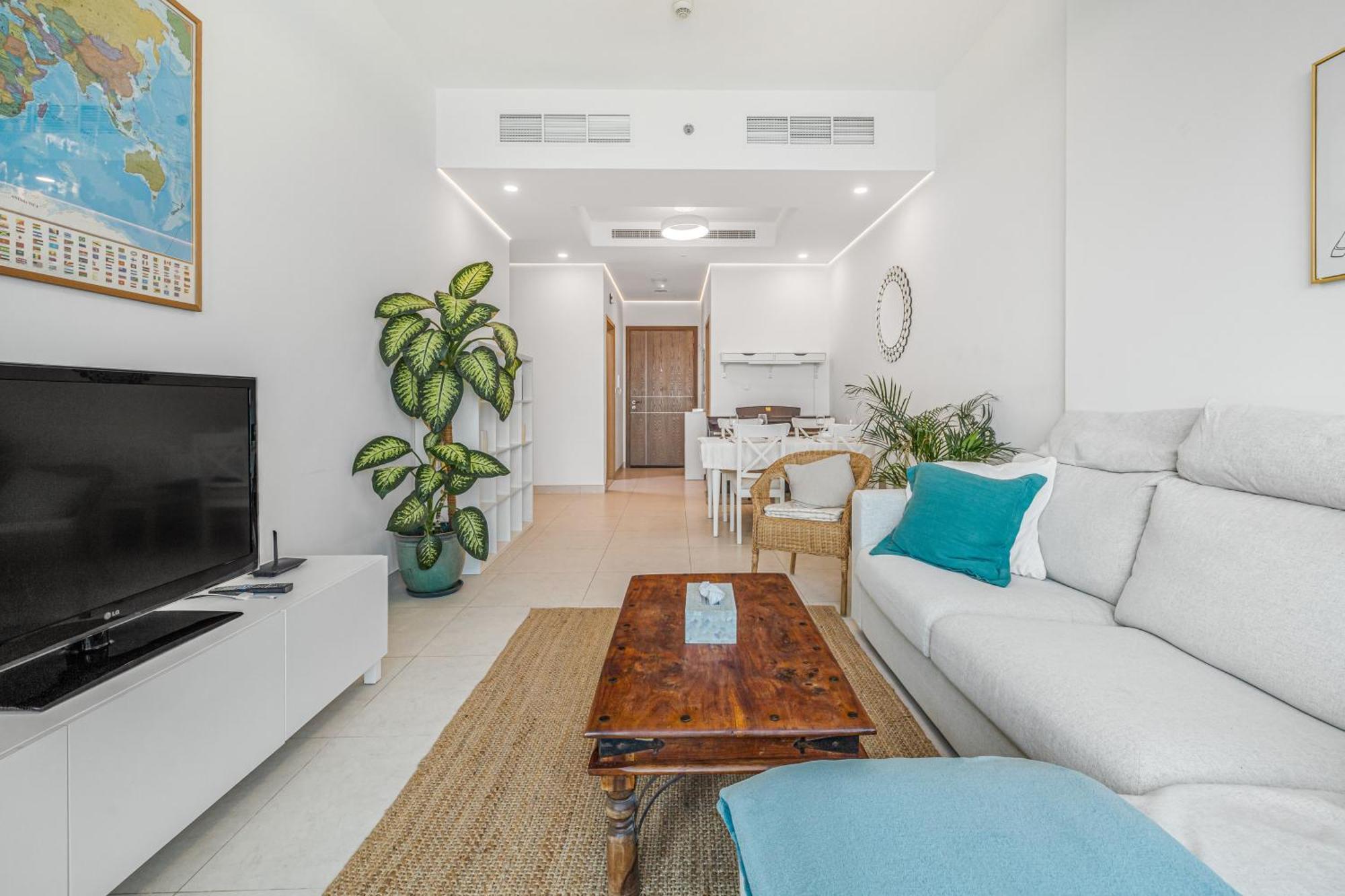 Lovely Modern 1br In The Bay Tower Next To Canal, 10min Drive To Burj Khalifa And Mall