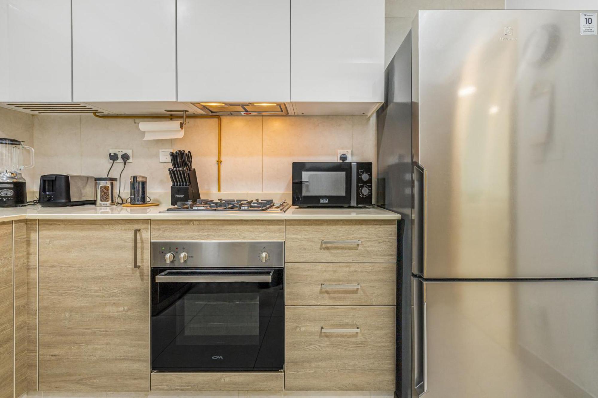 Lovely Modern 1br In The Bay Tower Next To Canal, 10min Drive To Burj Khalifa And Mall Apartment Dubai