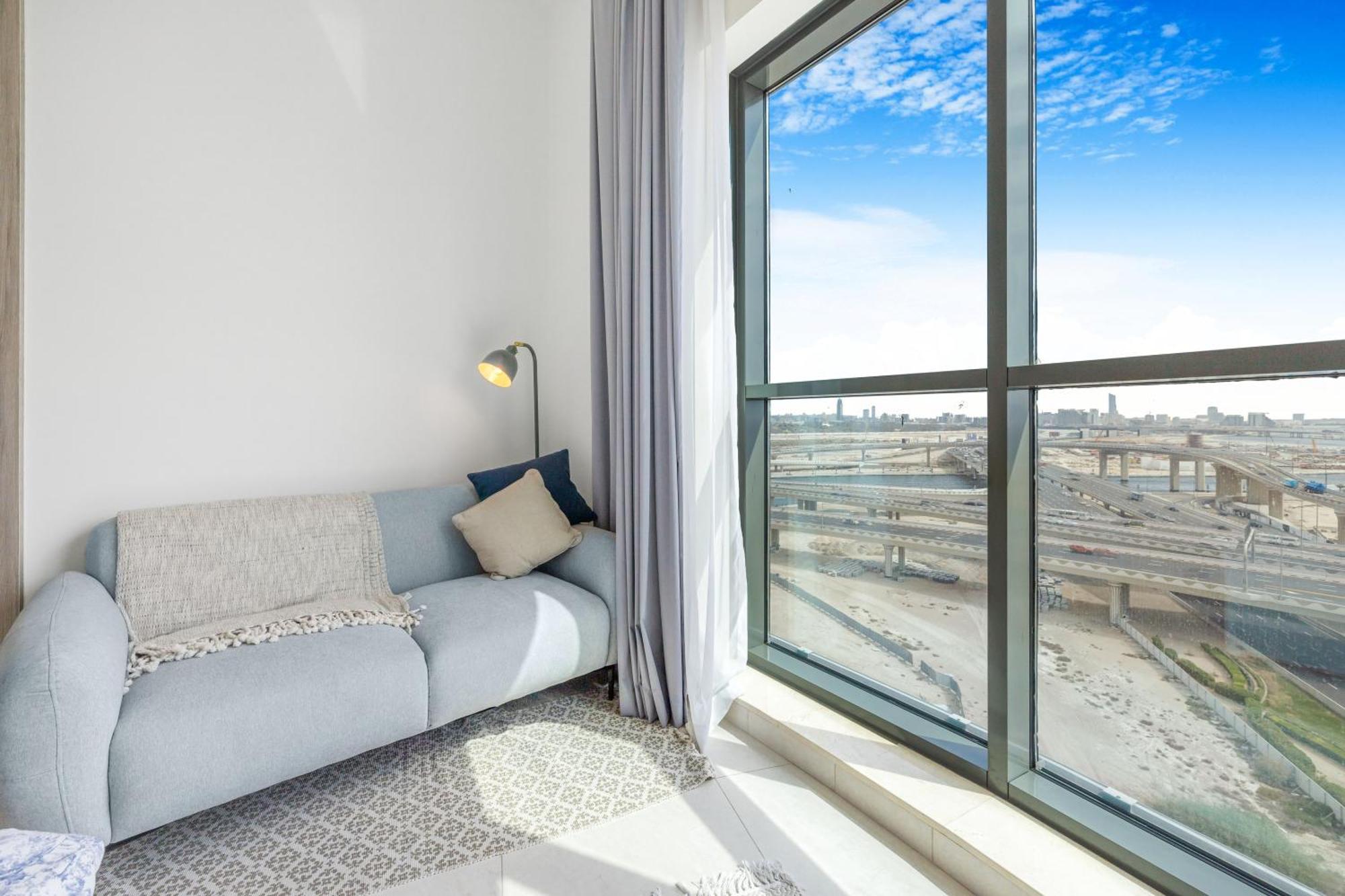 Lovely Modern 1br In The Bay Tower Next To Canal, 10min Drive To Burj Khalifa And Mall Apartment Dubai