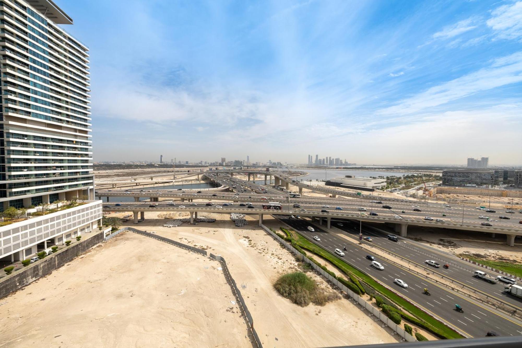 Apartment Lovely Modern 1br In The Bay Tower Next To Canal, 10min Drive To Burj Khalifa And Mall *