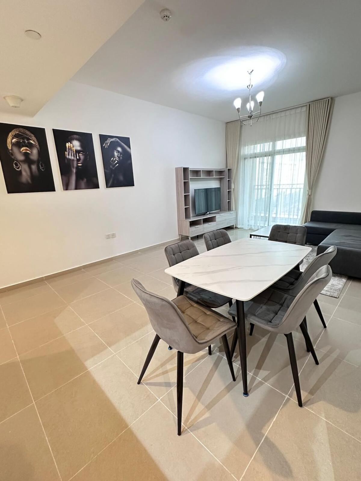 1 Bedroom Jvc Apartment *