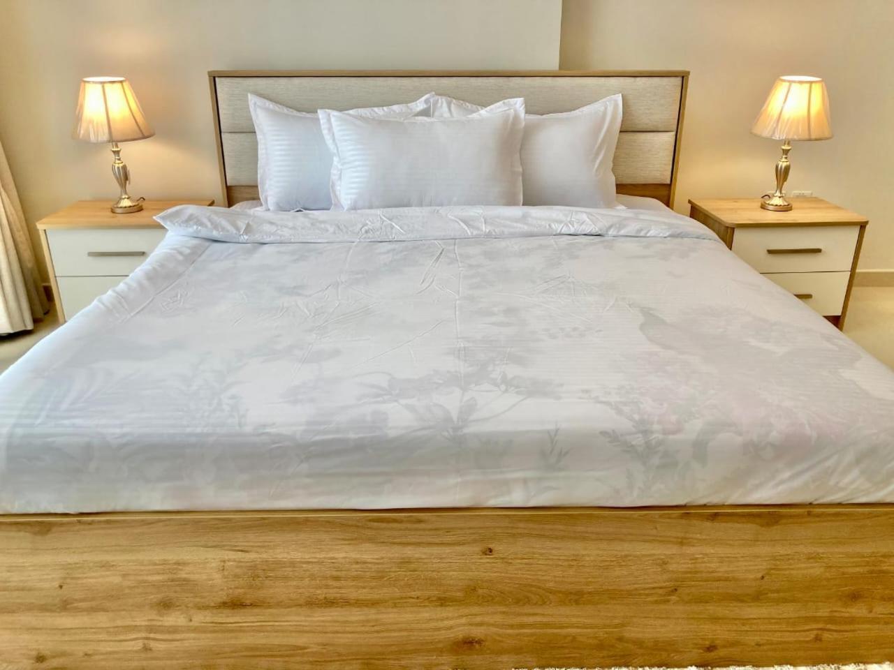 Signature 1 Bedroom Escape In Dunya Tower Experience Downtown At Its Finest *