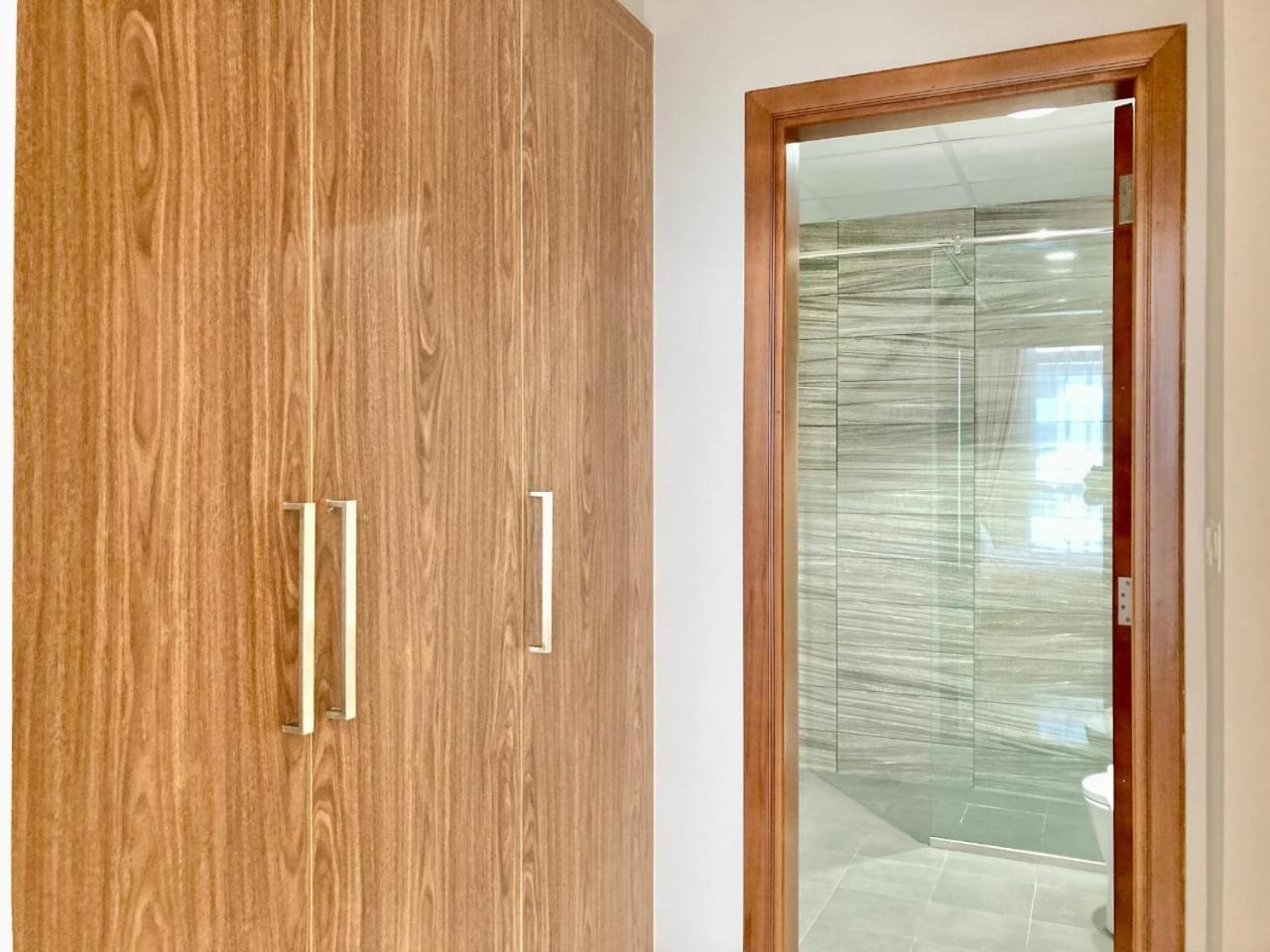 Signature 1 Bedroom Escape In Dunya Tower Experience Downtown At Its Finest * Dubai