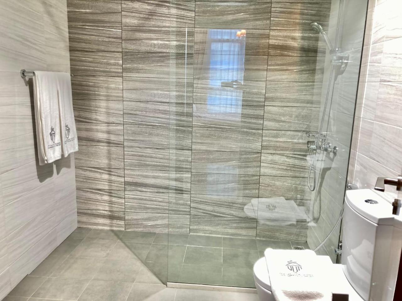 Apartment Signature 1 Bedroom Escape In Dunya Tower Experience Downtown At Its Finest Dubai