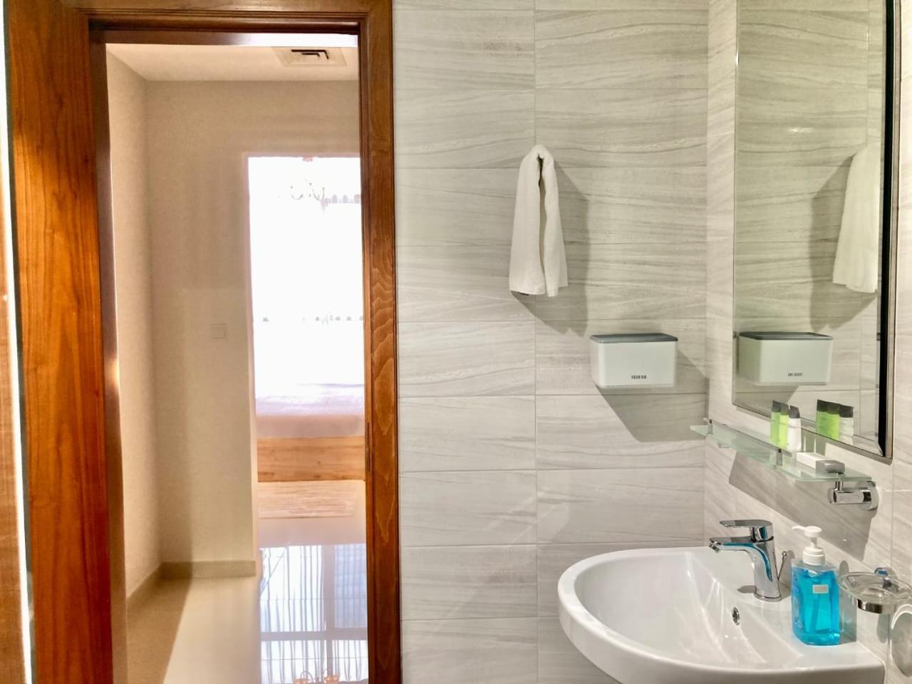 Signature 1 Bedroom Escape In Dunya Tower Experience Downtown At Its Finest