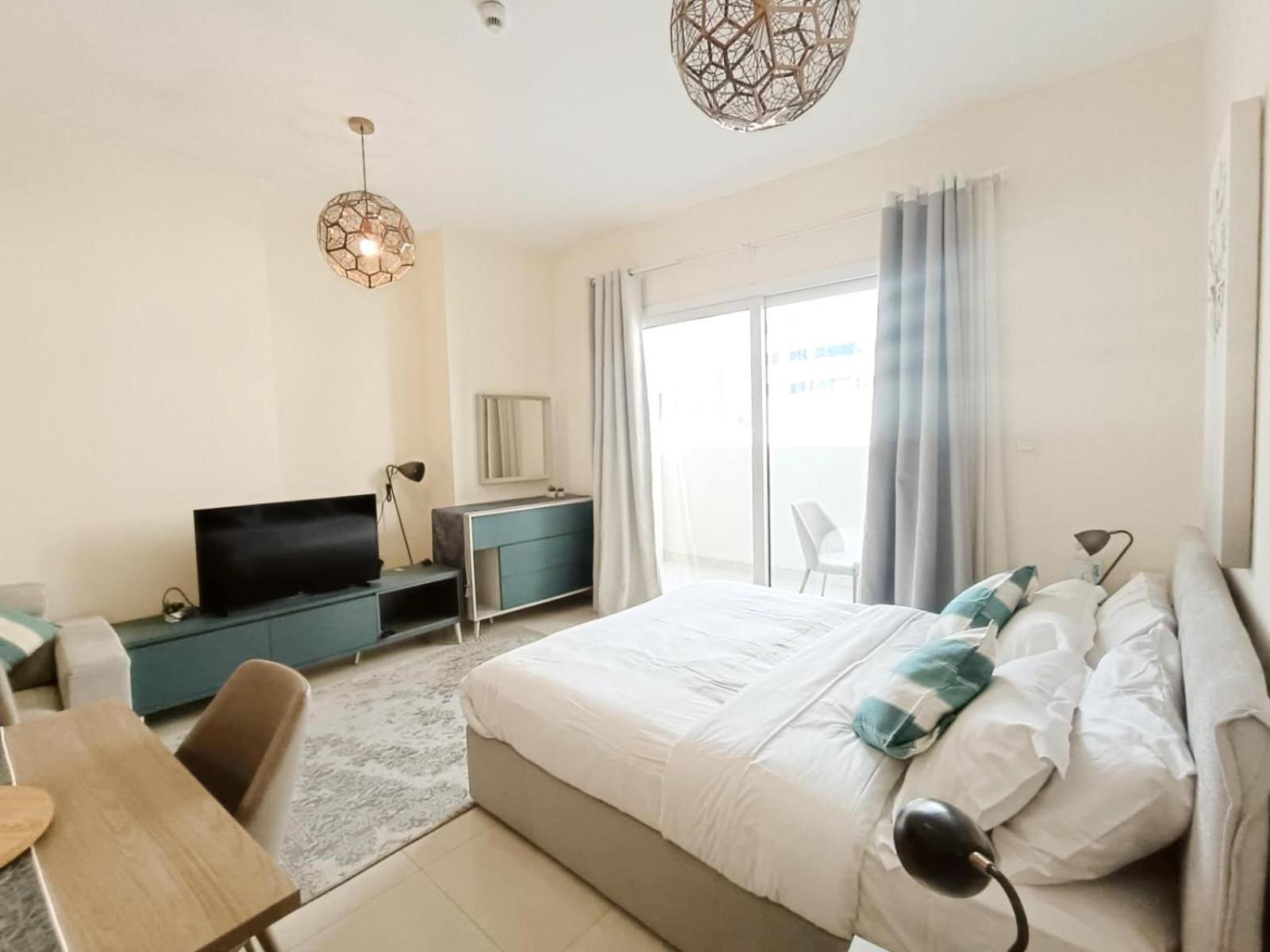 Sleek & Modern In Business Bay Apartment