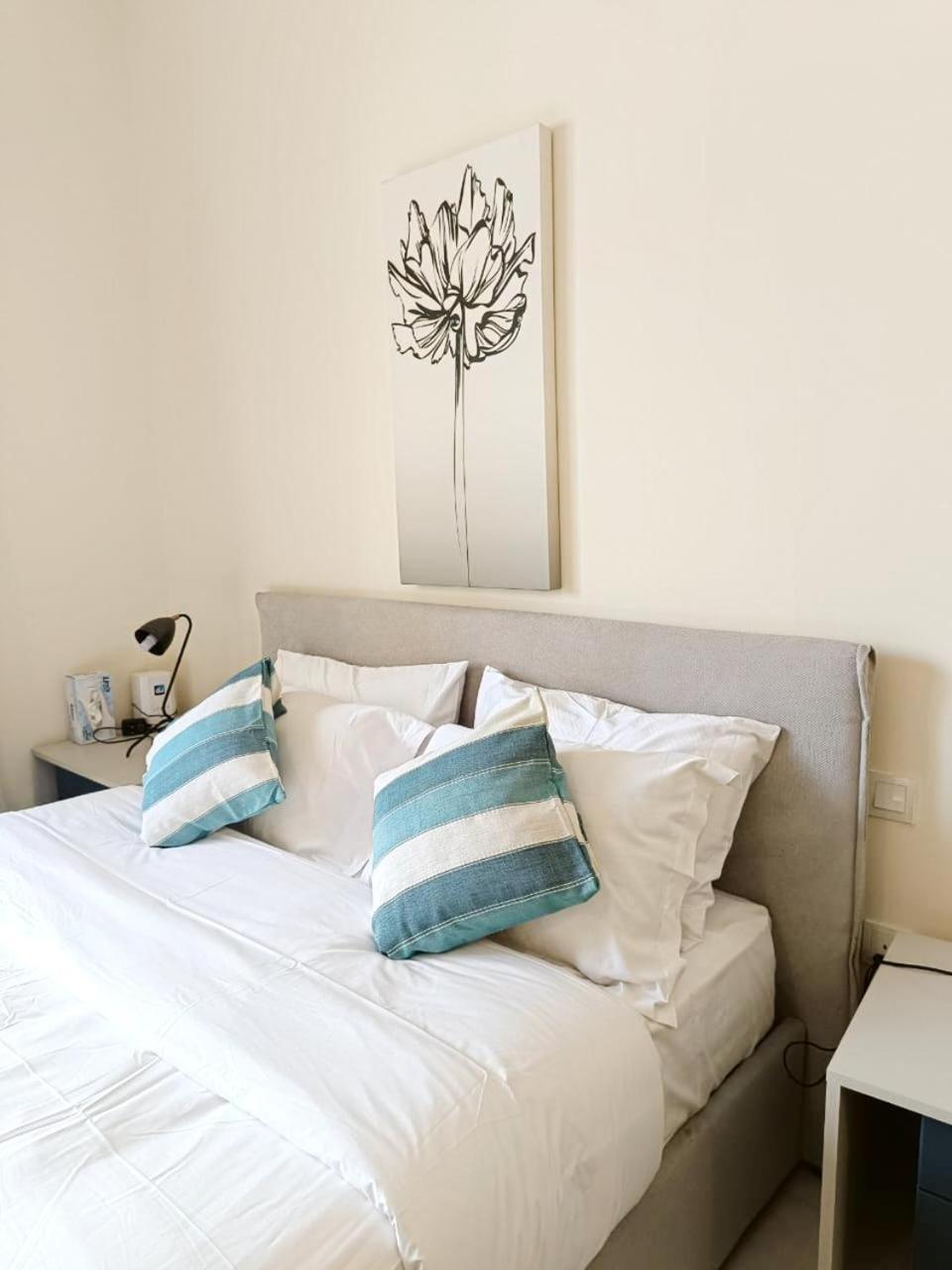 Sleek & Modern In Business Bay * Dubai