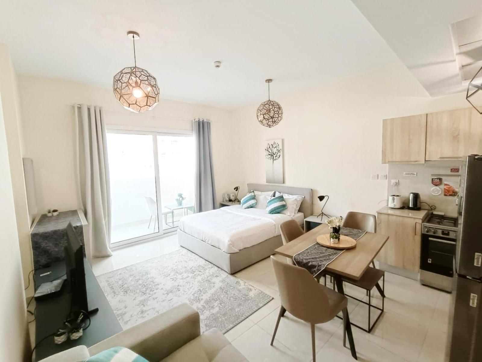 Sleek & Modern In Business Bay Apartment *