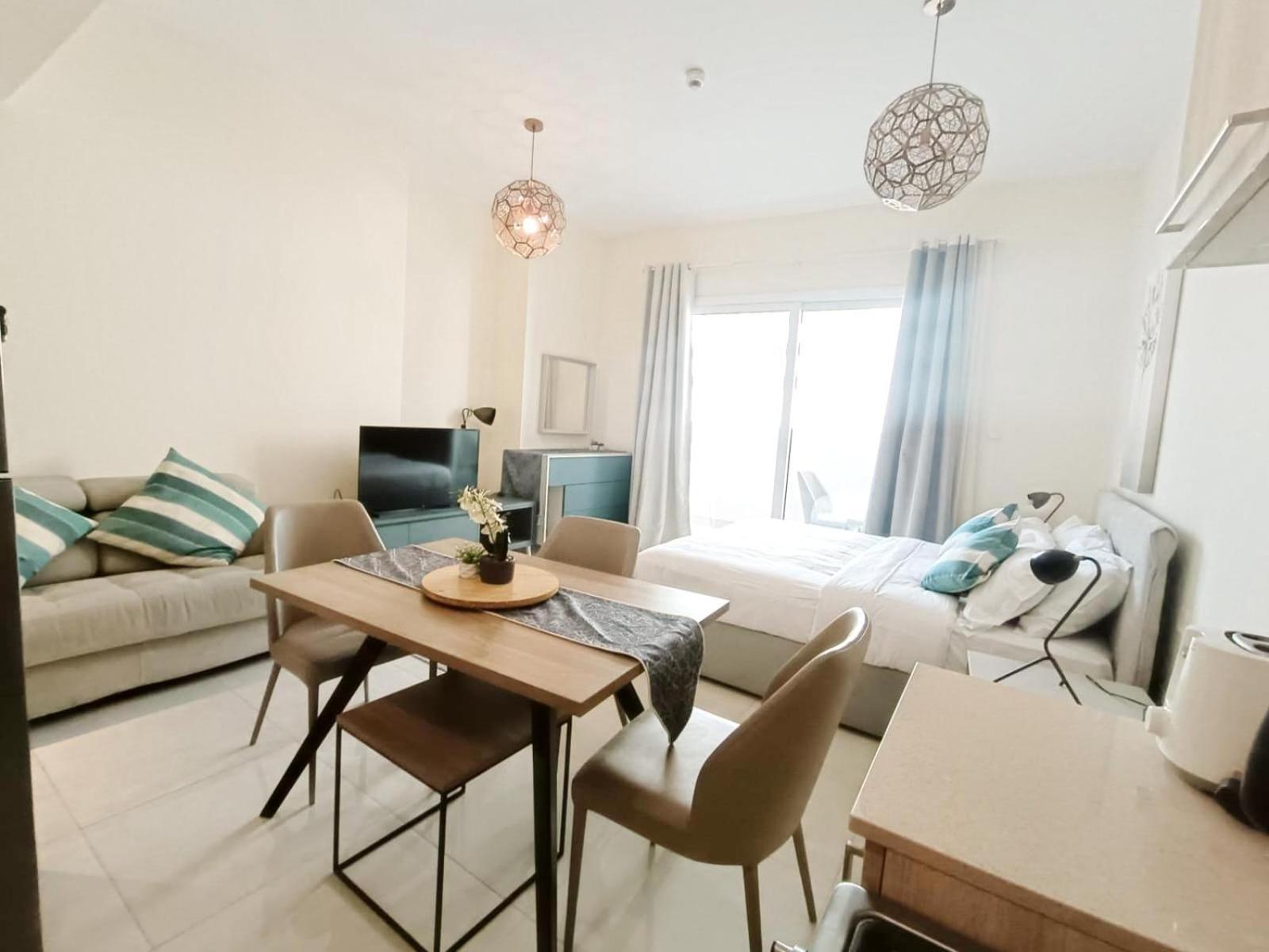 Sleek & Modern In Business Bay Apartment Dubai