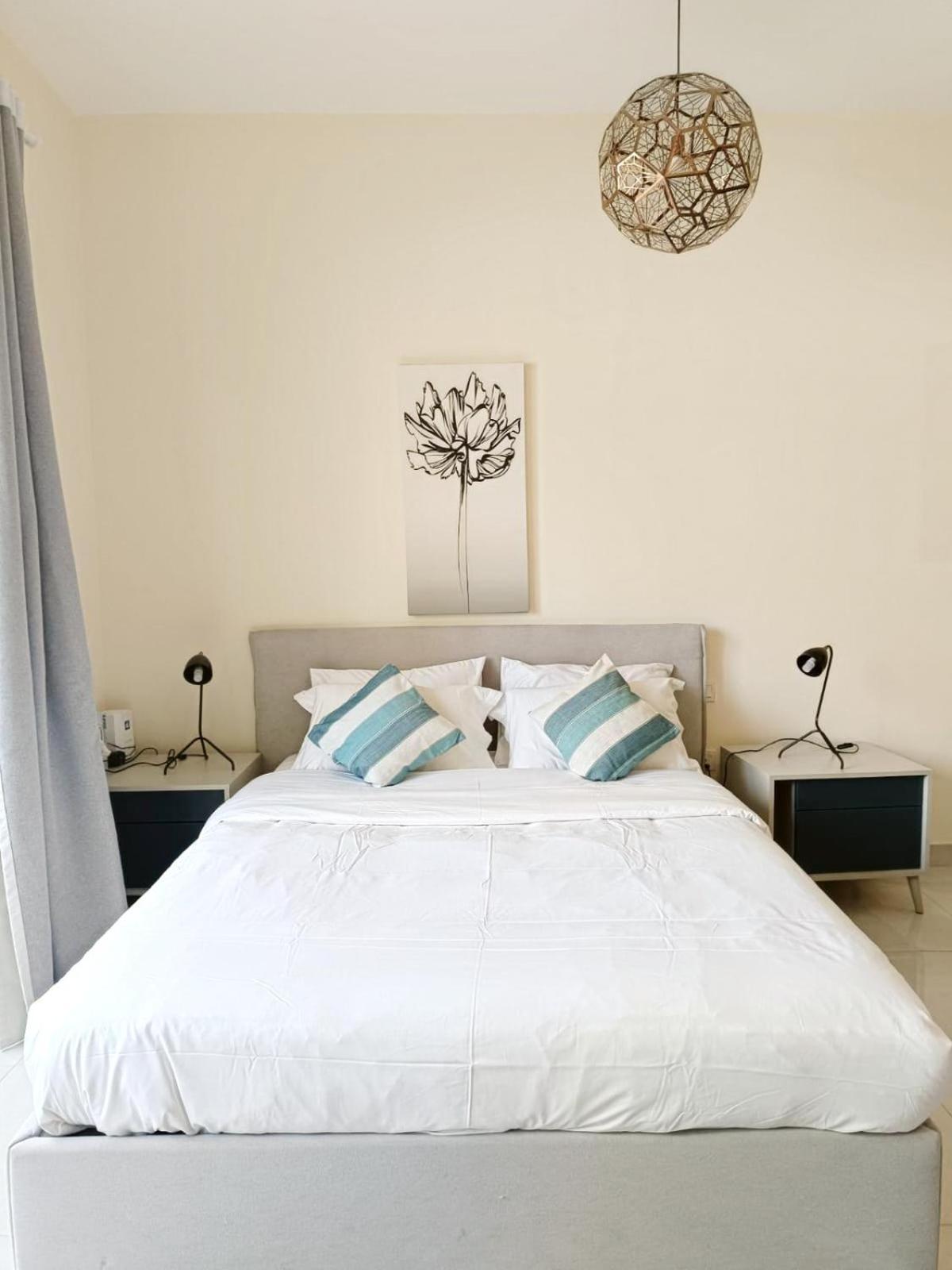 Sleek & Modern In Business Bay * Dubai