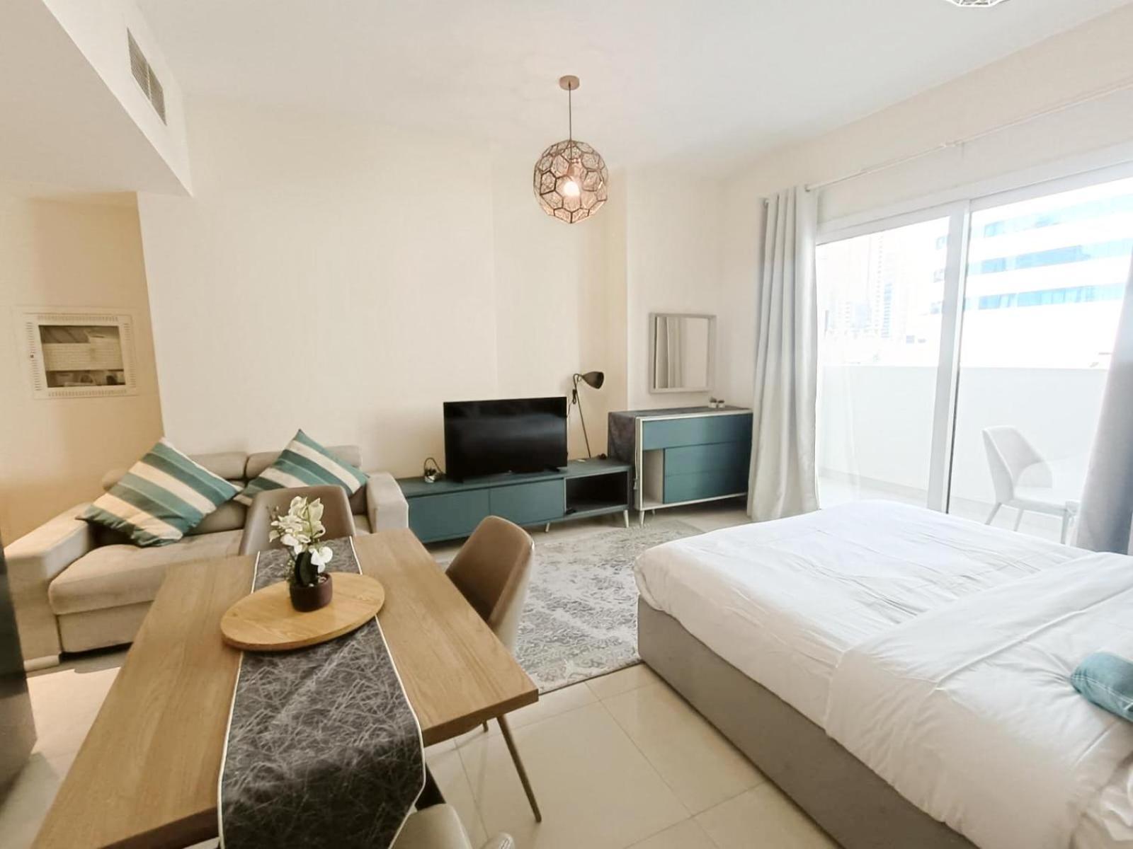 Sleek & Modern In Business Bay Apartment Dubai