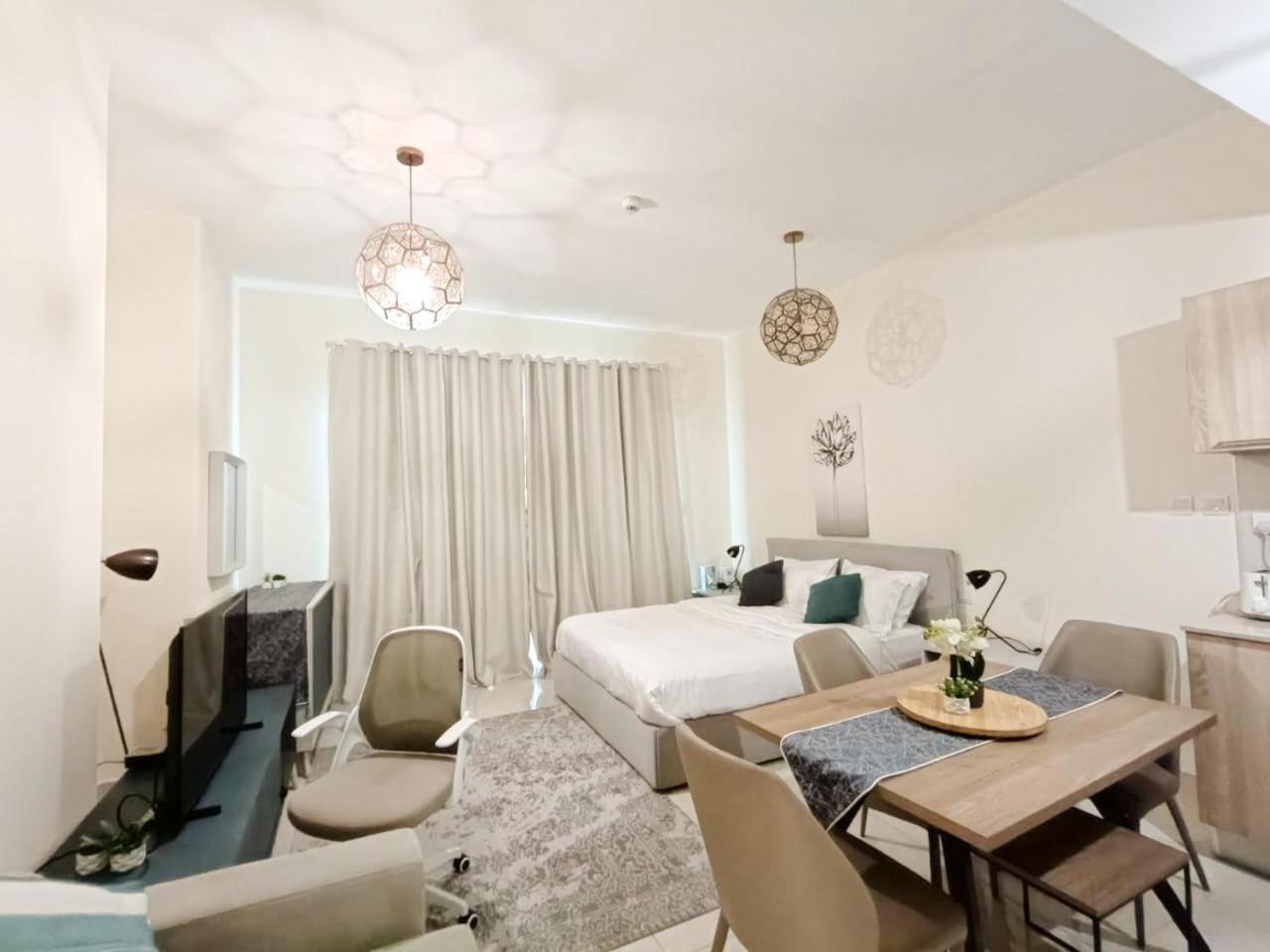 Sleek & Modern In Business Bay Apartment Dubai