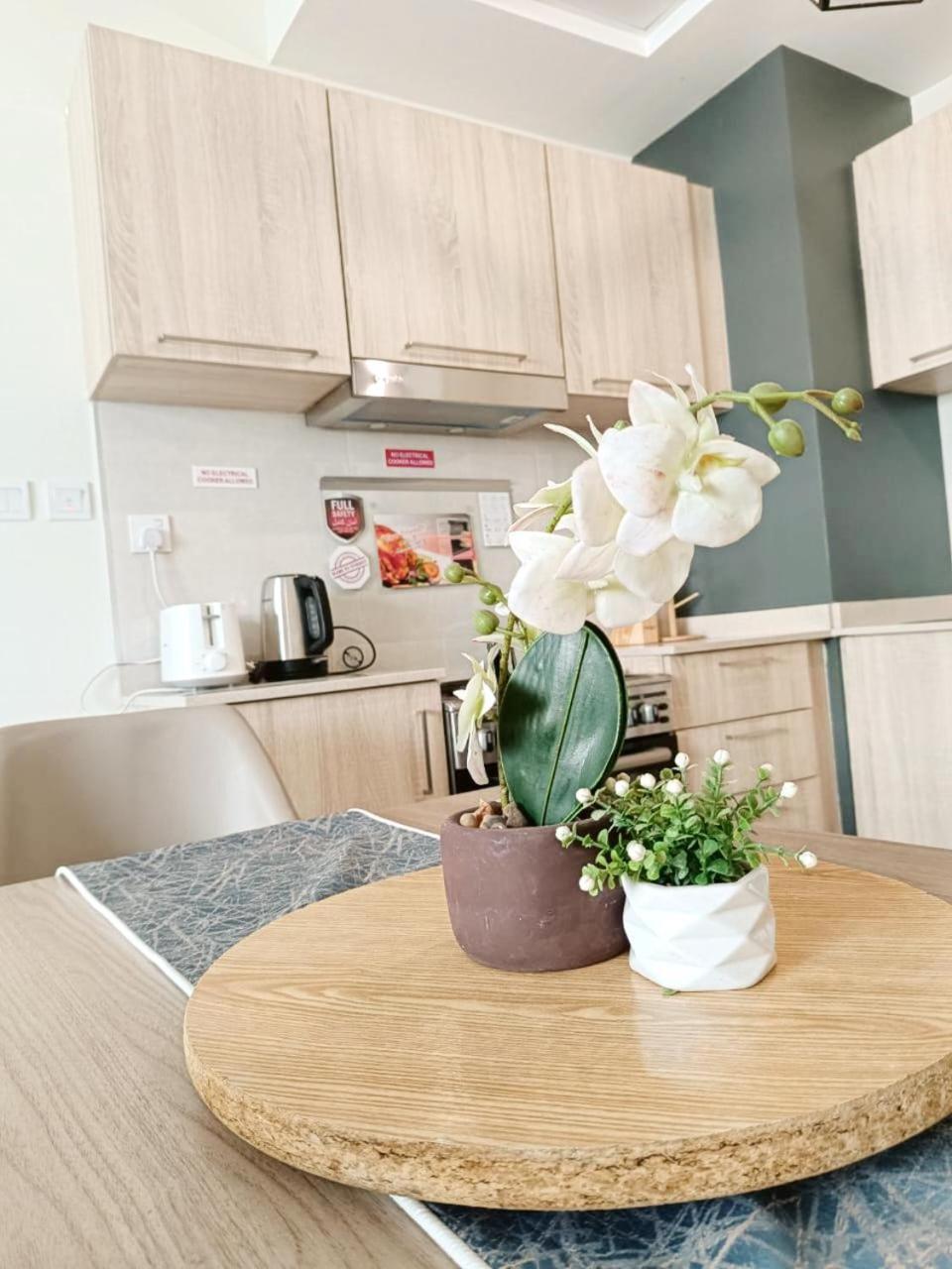 Sleek & Modern In Business Bay Apartment Dubai